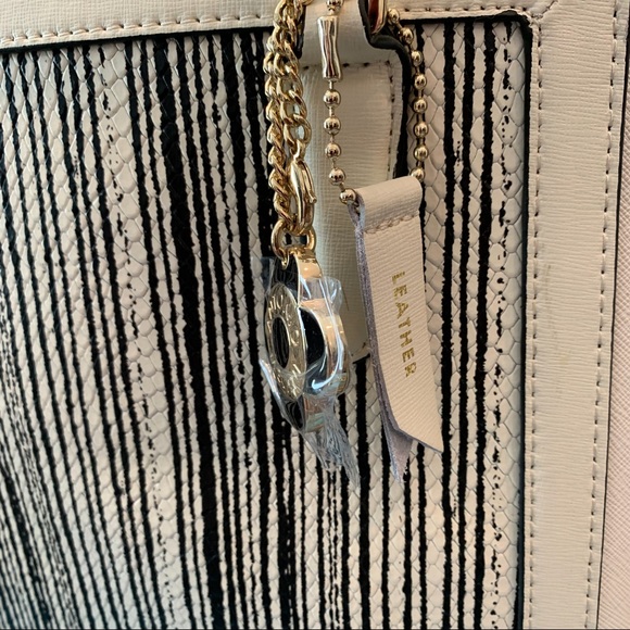 β€οΈβπ₯β€οΈβπ₯HPβ€οΈβπ₯β€οΈβπ₯Antonio Melani leather summer purse.  White & black.  NWOT - Picture 4 of 4